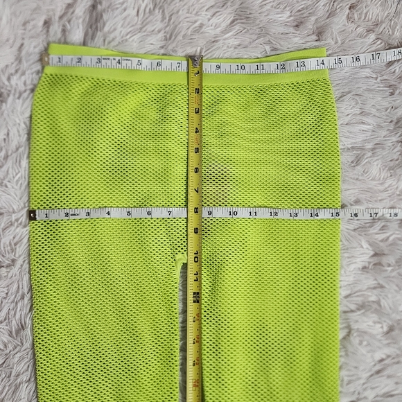 NWOT 2pcs SKIMS PERFORATED SEAMLESS LEGGING AND CROPPED TOP/LIME/3XL - Picture 8 of 14